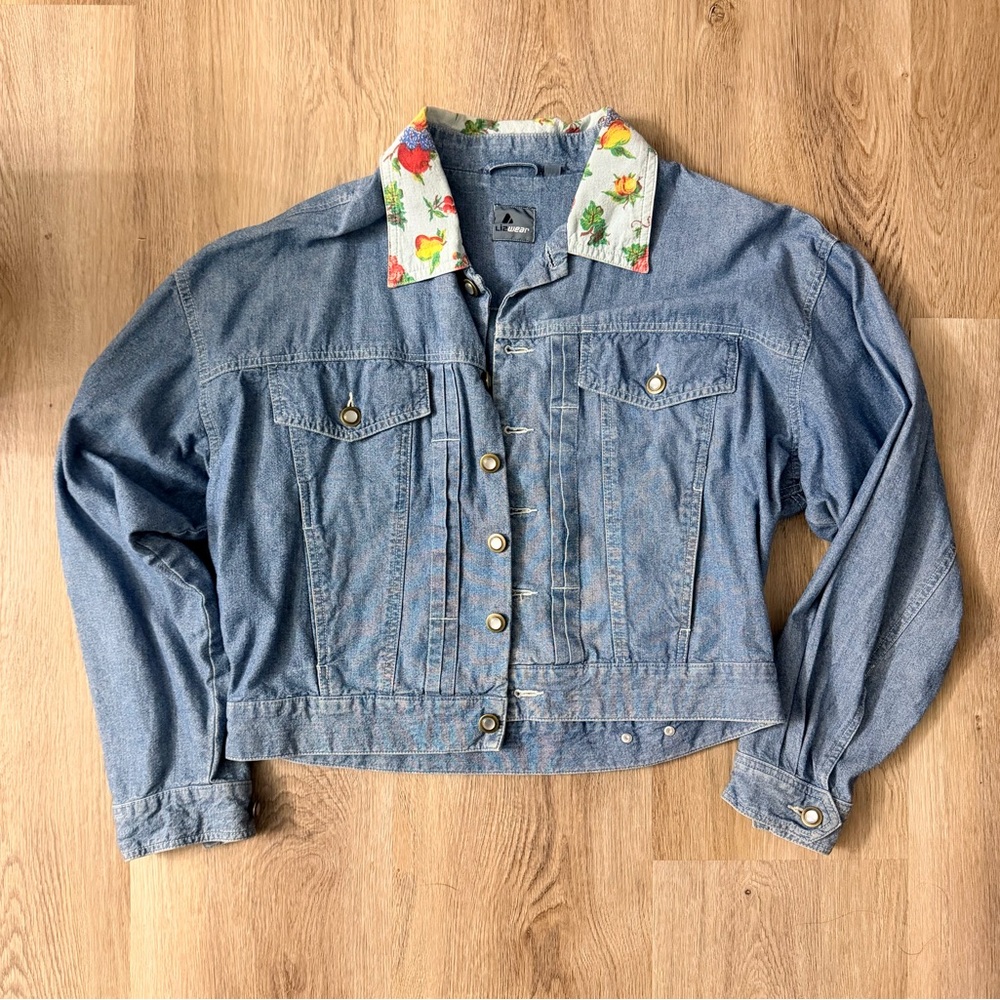 Vintage 100% Cotton LizWear EUC  jean jacket fruit floral collar